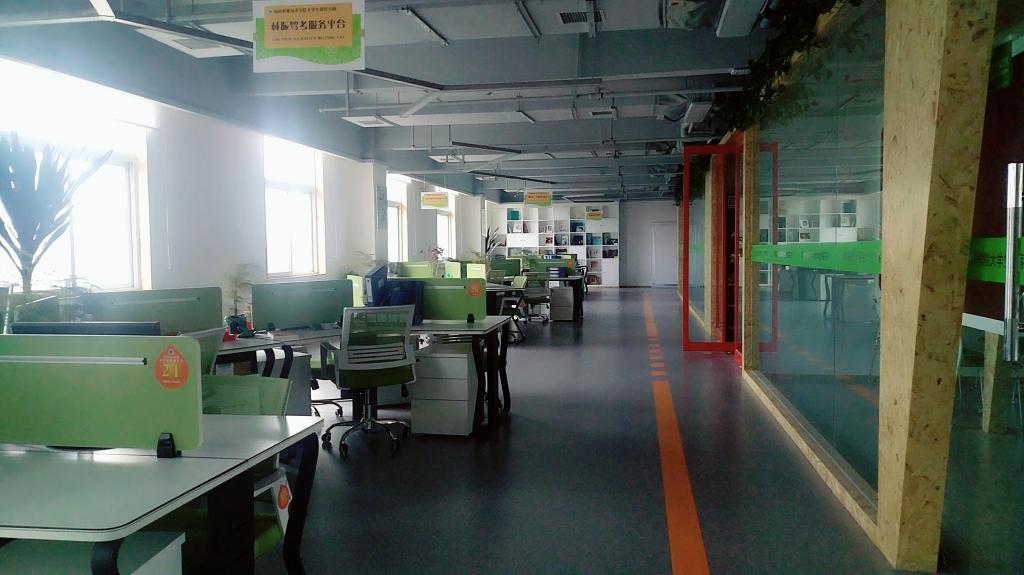 创区大门